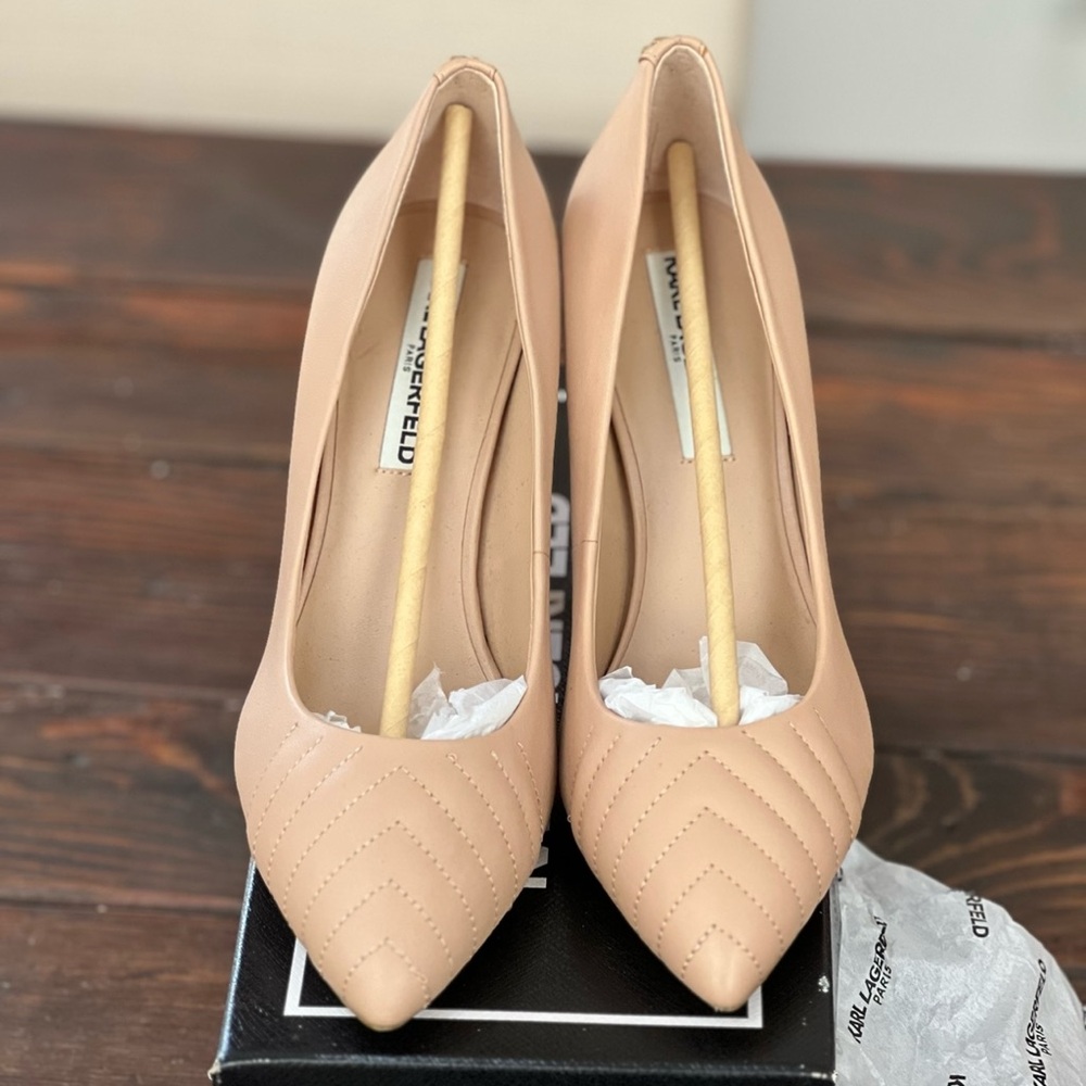 Karl Lagerfeld
Women's Natural  Roulle Textured Leather Point Toe Pumps  7.5